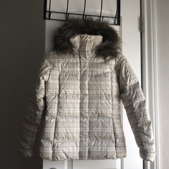 Columbia Puffer with Removable Fur Hood - Picture 4 of 9
